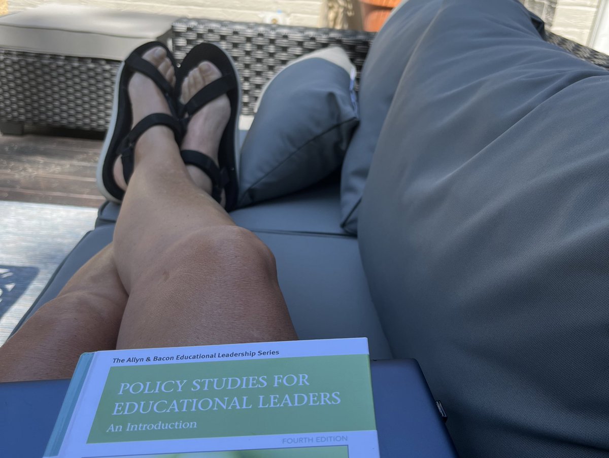 Jennifer_Hogan's tweet photo. Beautiful afternoon for studying on the new deck! ☀️ #doctoralstudent #AllforSAMford #fitleaders #CompelledED https://t.co/oa4gE2F6vT