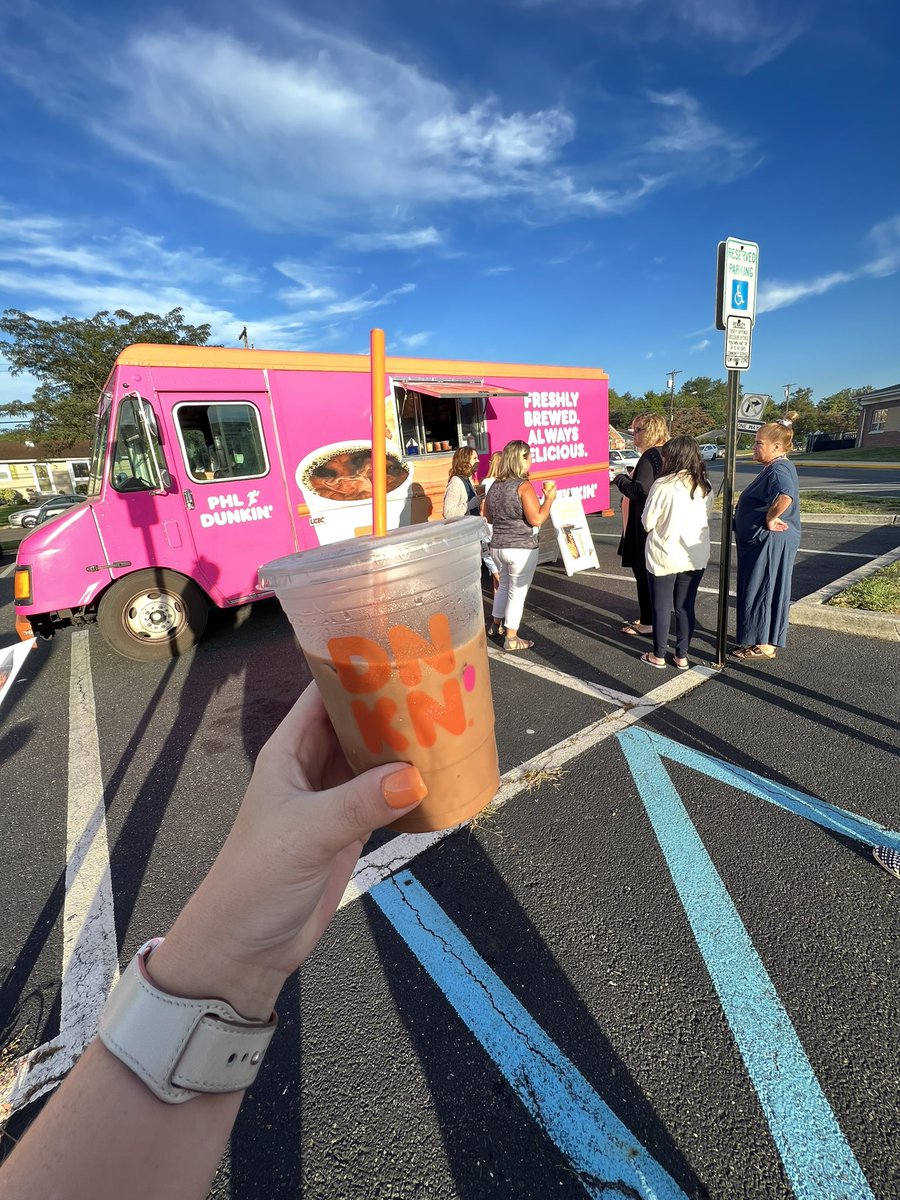 MrsKellySuarez's tweet photo. The Dunkin’ Community Cruiser came to BCS to serve us free coffee and give away gift cards! Every staff member was smiling this morning! 🧡💗😀 Thank you so much @dunkindonuts #StaffMoraleIsImportant https://t.co/nJIFSR37oc