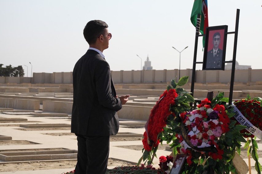 ahinliyeV4's tweet photo. Göydə yanan ulduzlar
Şəhidlərdir, şəhidlər
Düşən axşam, sabahlar
Şəhidlərdir, şəhidlər

Parlaq yanan çıraqlar
Şəhidlərdir, şəhidlər
And yerim, yurd yerim
Şəhidlərdir, şəhidlər..!🇦🇿

Photo by: ©️ Fariz Faiqoglu 

#zəngəzur #göyçə #qazi #şəhid #ebedibirlik2022 https://t.co/acYsUBRs3O