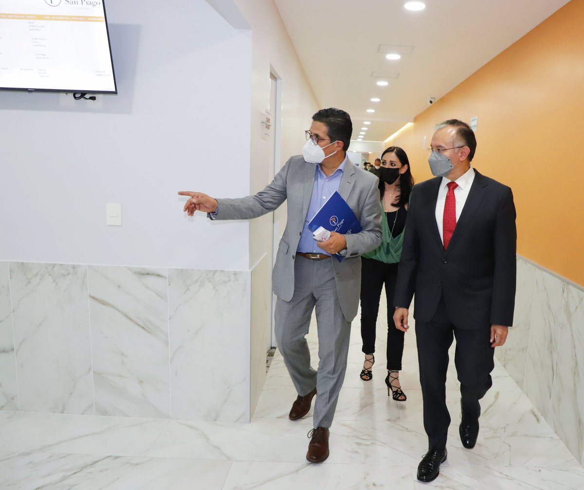 RaymundoMC's tweet photo. Acompañé a mis amigos del Hospital San Piago, pude constatar la calidad de sus servicios y su compromiso por apoyar la salud de las y los toluqueños. Con inversiones y servicios de primer nivel, nuestra capital está a la altura de las mejores ciudades de México, asi es #Toluca. https://t.co/7FpTdkyLL9