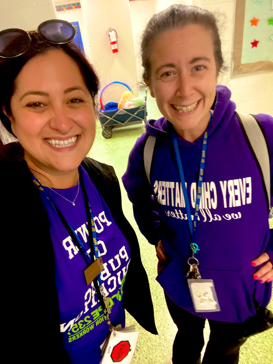 MsMelissaOCSB's tweet photo. #PowerOfPurple Education Worker Wednesday supporting #CUPE2357 members who are working hard to get a fair contract #39KIsNotEnough #OntEd #VoteYes #StrongerTogether @MissLofaro @CUPE2357 💜💪💜 https://t.co/0dNWgQYe7B
