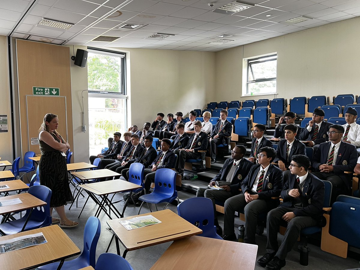 qmgs_hoy_LM's tweet photo. As always, it was wonderful to have Shelby from @UniofOxford @NewCollegeOx visit us last week to launch the latest round of the Step-Up programme with year 11.
#academicinpurpose AND a #CREDIT to the school https://t.co/j8xiljm6Qs
