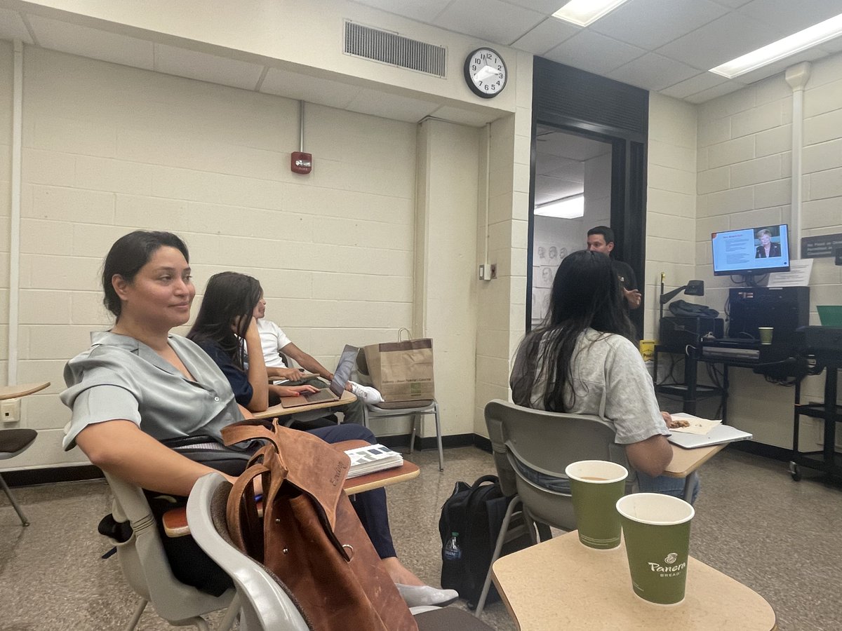 Our community partners, Benjamin Ovadia and Dawn Garlic, KROC Center, Camden, visit #SpanishforHeath classes at RU Camden @Rutgers_Camden @RUCamdenArtsSci @RUCamdenNursing