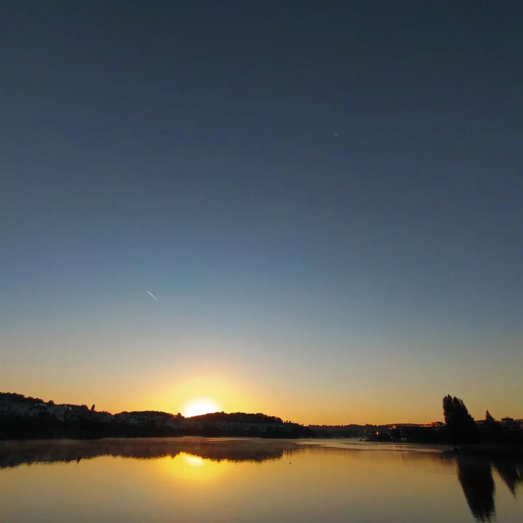 RetroC64's tweet photo. #sunrise over #Phoenixsee #Dortmund #hörde #goodmorning #Zalando #insidezalando #photosafari https://t.co/FX1XkWZLvT https://t.co/NS5c33AtTa
