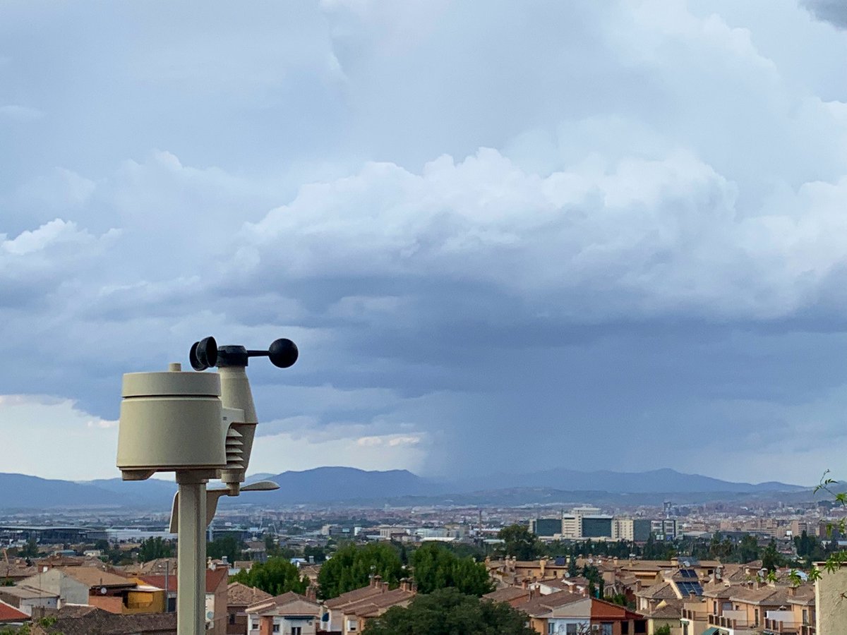 Granada_Meteo's tweet photo. Algunas de las imágenes de hoy en Granada de las que hacia mucho que no disfrutábamos @MeteoChatSE @MeteoSE @Andalmet @meteo_v @SomosMeteo @Asvogra @anamaria190977 @javioru @ecazatormentas @MeteoCanalSur @meteocastuera @MeteoCanalSur @tiempobrasero @RosaliaFdz @Asvogra https://t.co/yVtQtgJWWR