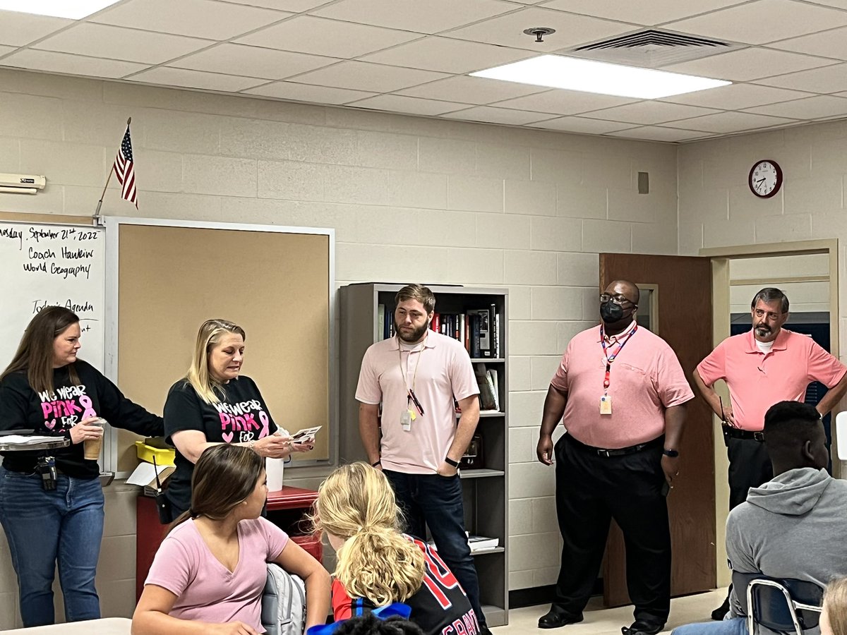 CathleenLacey's tweet photo. Congratulations @mr_e_hawkins on earning your first @Carolina_CrED micro-credential! 
Mr Hawkins earned his credential in “Demonstrating Community Involvement” under the SCTS 4.0 Professionalism Stack. #BestOfCMS  @RichlandOne #YouRock https://t.co/wWFaD2EHdv