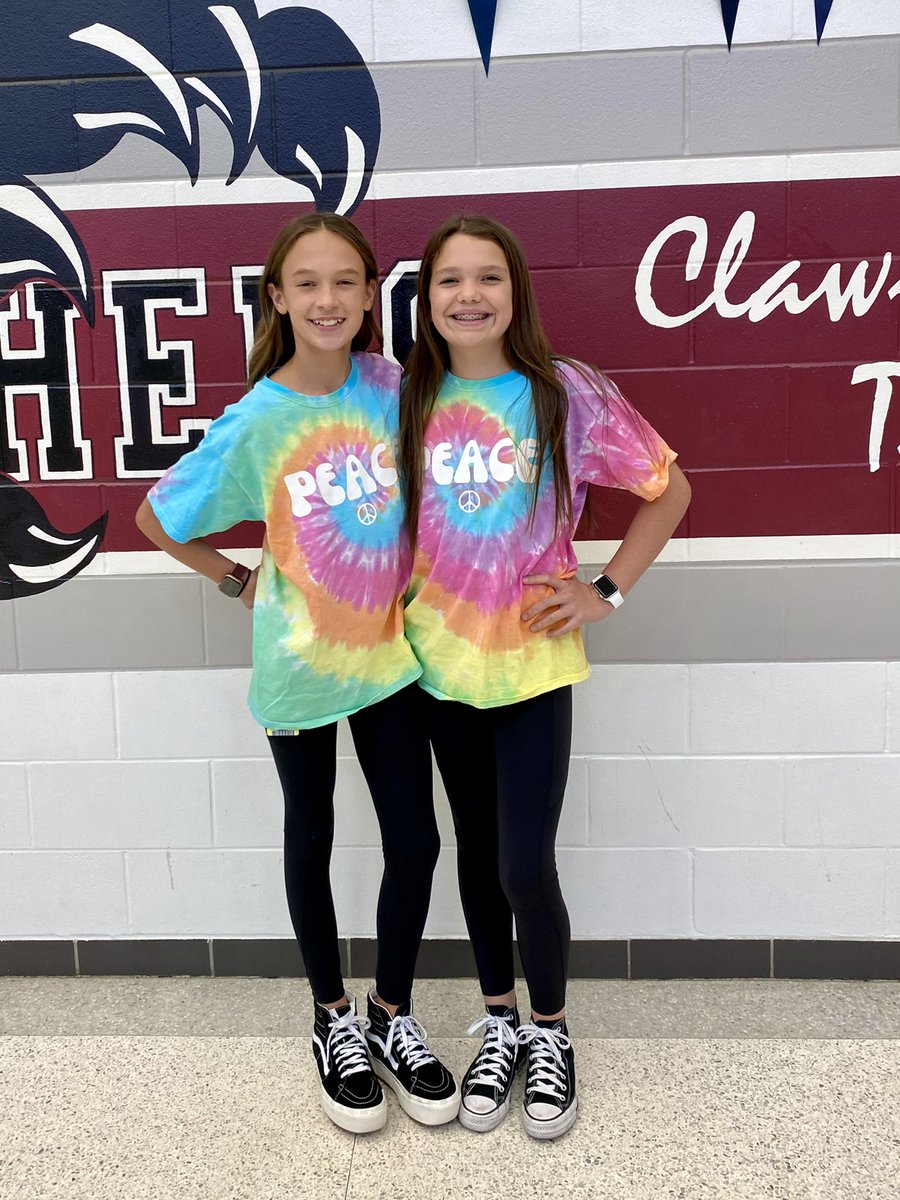 AmberDGonzalez's tweet photo. Peace day! #StartWithHelloWeek @HumbleISD_TMS https://t.co/xEMMYn3hzA