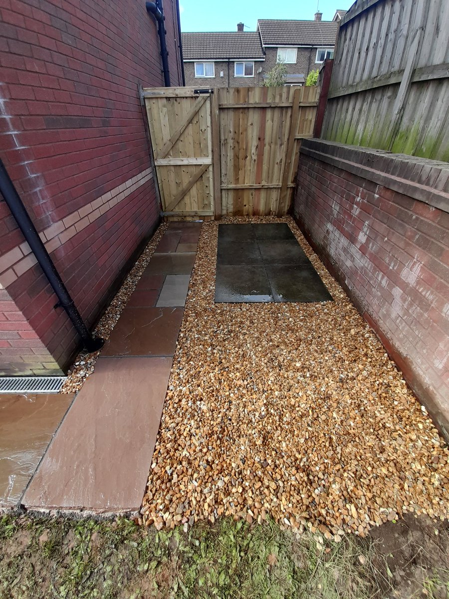 pimcoagl's tweet photo. 20m² of raj green Indian stone paving. In the front we used the same gravel to stone the areas. We finished the job by adding a new front fence and side fence and gate. 
#teampimco #paving
#indianstone #shed #fencing #woodwork #patio #garden #makeover #landscaping https://t.co/sgMxWGFBjR