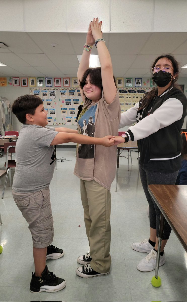 HolmesDrama's tweet photo. The 6th grade drama students did movement activities today. They created objects with their bodies. #actorstools #movement #imagination https://t.co/ea2efM5CFd