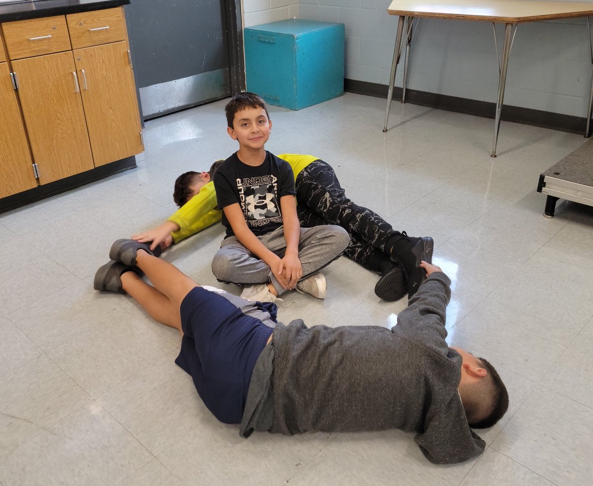 HolmesDrama's tweet photo. The 6th grade drama students did movement activities today. They created objects with their bodies. #actorstools #movement #imagination https://t.co/ea2efM5CFd