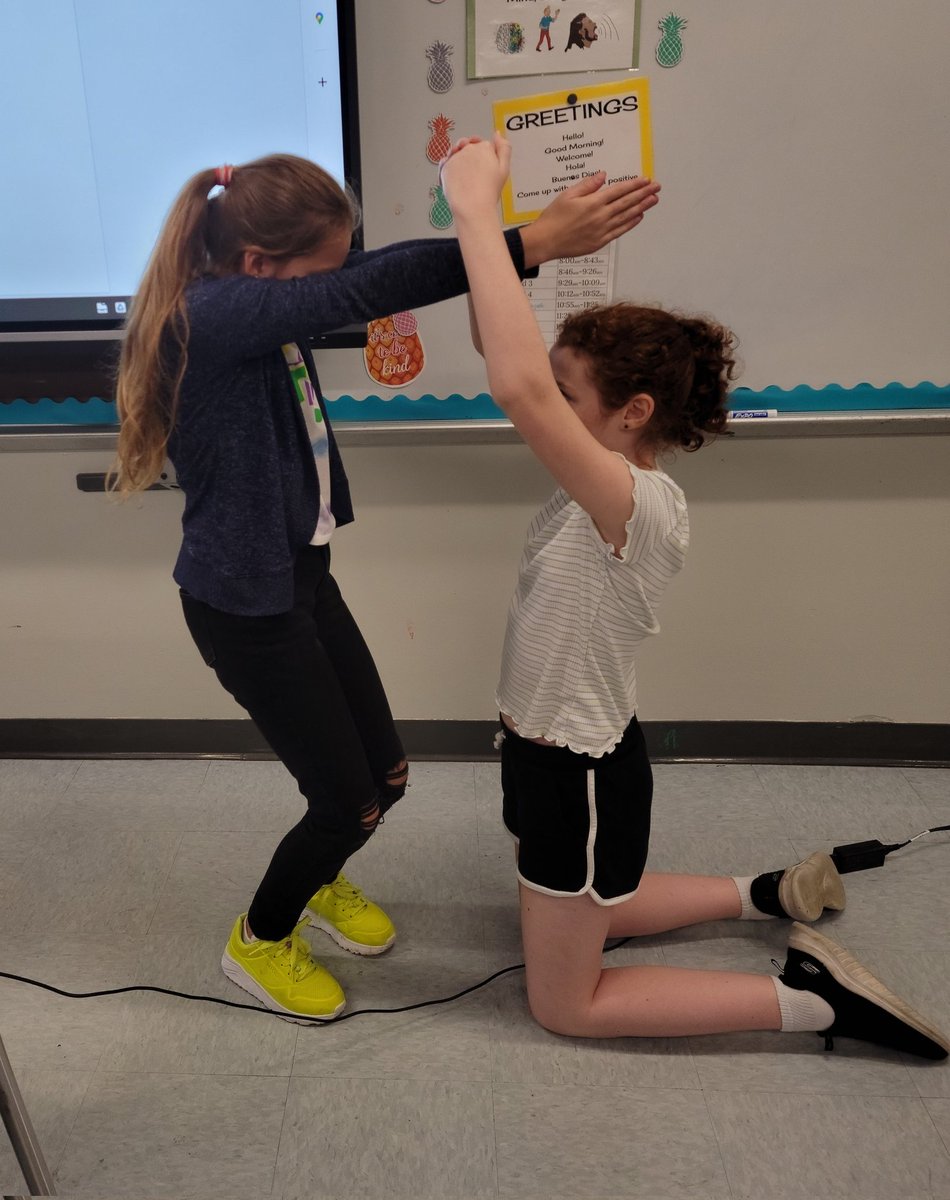HolmesDrama's tweet photo. The 6th grade drama students did movement activities today. They created objects with their bodies. #actorstools #movement #imagination https://t.co/ea2efM5CFd