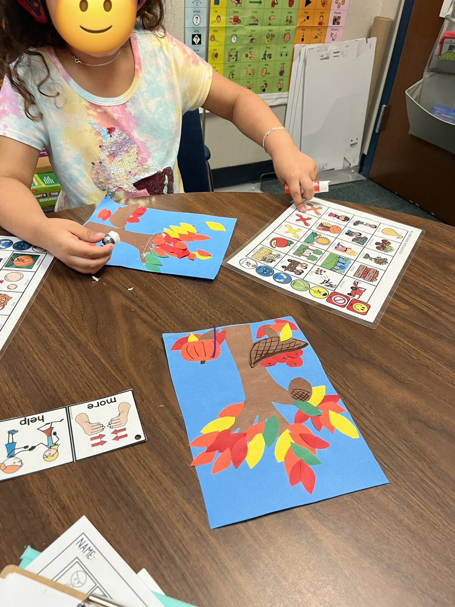 RashGCSLP's tweet photo. Fall fall fall! Tomorrow is the first official day of fall (even though it’s so hot still 🥵) we are changing the leaves of our own trees!
Requesting (colors, numbers, items), fall vocabulary
#tesleads #tigerstrong #tesspeech https://t.co/lkhhBsHhsO