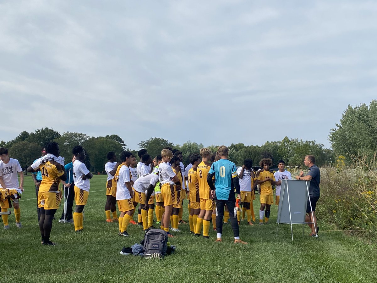 MHSATHLETICS4's tweet photo. Pregame with Coach Spin ⚽️ @miltonhershey https://t.co/jIiW8XAAnL