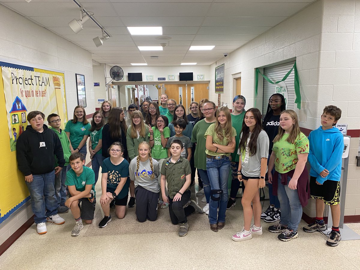 Not only is it Green Day for Start With Hello Week at EYMS, it’s also Mix it Up Lunch in the cafeteria! Thanks to our counselors, Aevidum, and Student Council for making it successful! #StartWithHelloWeek <a href="/EasternYorkSD/">Eastern York </a>