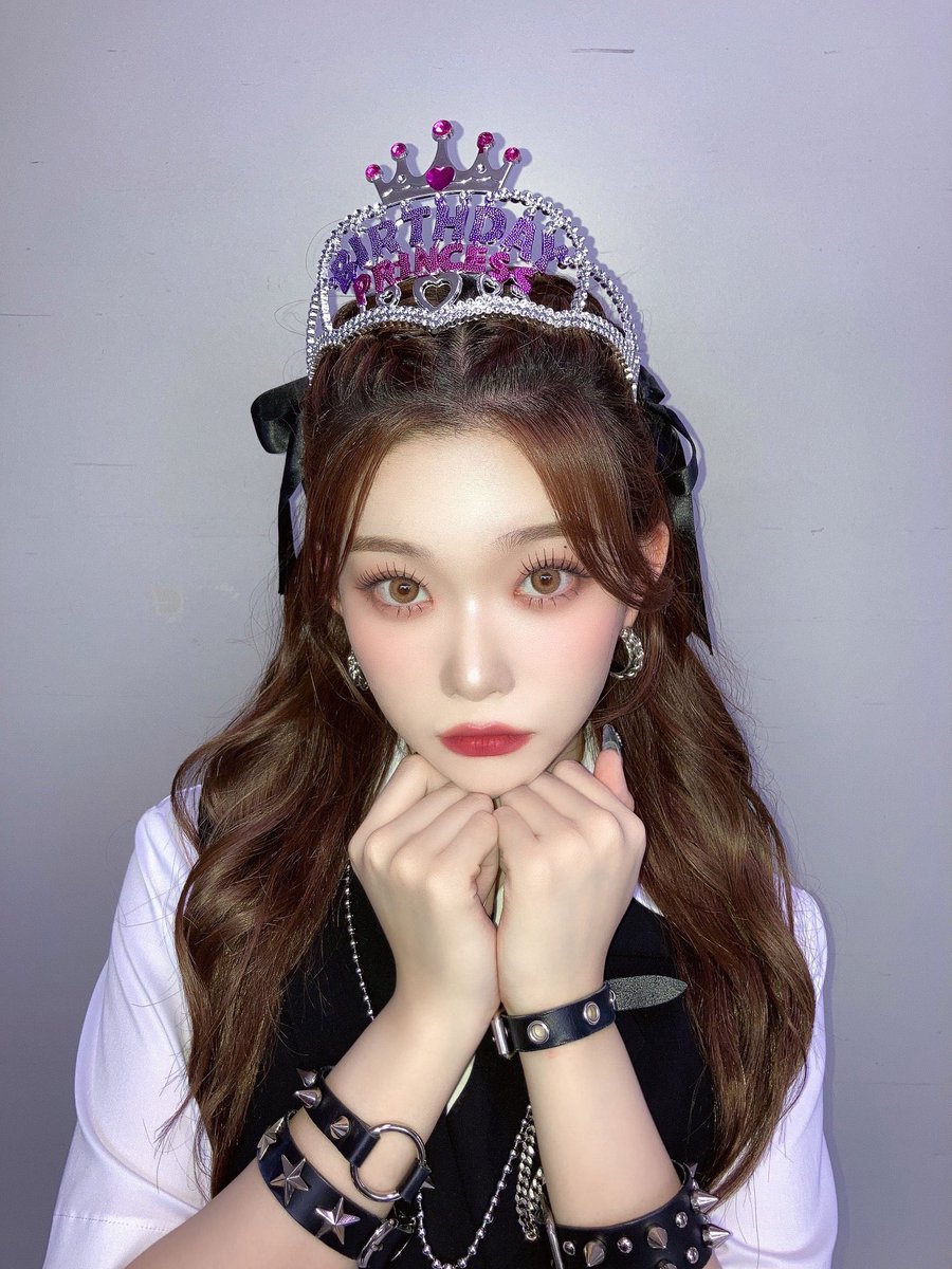 FranceBilllie's tweet photo. 21.09.22 | Trad

[#TSUKI] 💗🐰2022.9.21🐰💗
    🌙 Anniversaire Princesse Lapin 🌙

#Happy_tsuki_day

Grâce à vous, j'ai passé le meilleur anniversaire de ma vie ✨
Merci de toujours aimer Tsuki !!!

Je vous aime tellement 🐰👑👑

#Billlie_Letter https://t.co/Ns7AE1i8dE