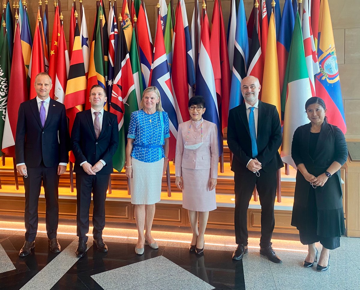Rodsmo's tweet photo. With these final Thai memories I say goodbye to my Twitter followers who have taken an interest in my years as 🇳🇴ambassador to Thailand and Cambodia. Please follow me as ambassador-designate to Switzerland &amp;🇱🇮🇻🇦on @NorwayAmbCH, or remain with me on my personal account @Rodsmo 👋 https://t.co/hfQEzIKFTz