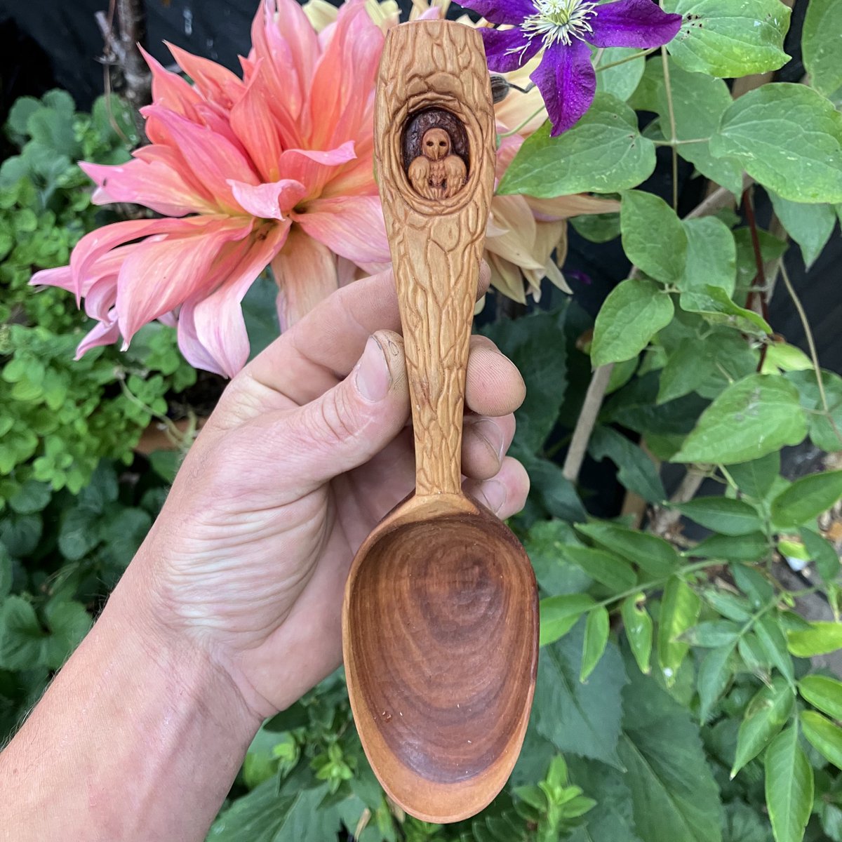 Nearly missed #HandmadeHour!
These are two of a few owl themed spoons I have available at 20% off this month, along with the rest of my hand carved spoons &amp; cups on my website: carveryn.com/shop
#handmade #woodcarving #shopindie