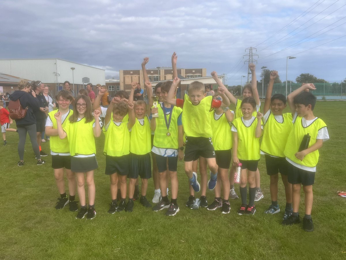 S_A_Sport's tweet photo. @S_A_Sport will now work closely with all the Angmering Locality schools and run their Cluster, Pathways & Festival events! First up saw the Locality Mile Run Festival! Well done @GeorgianGardens @MargaretPrimary & @EPJuniorSchool 3 great schools and great engagement #topefforts https://t.co/K2fGQQib8v