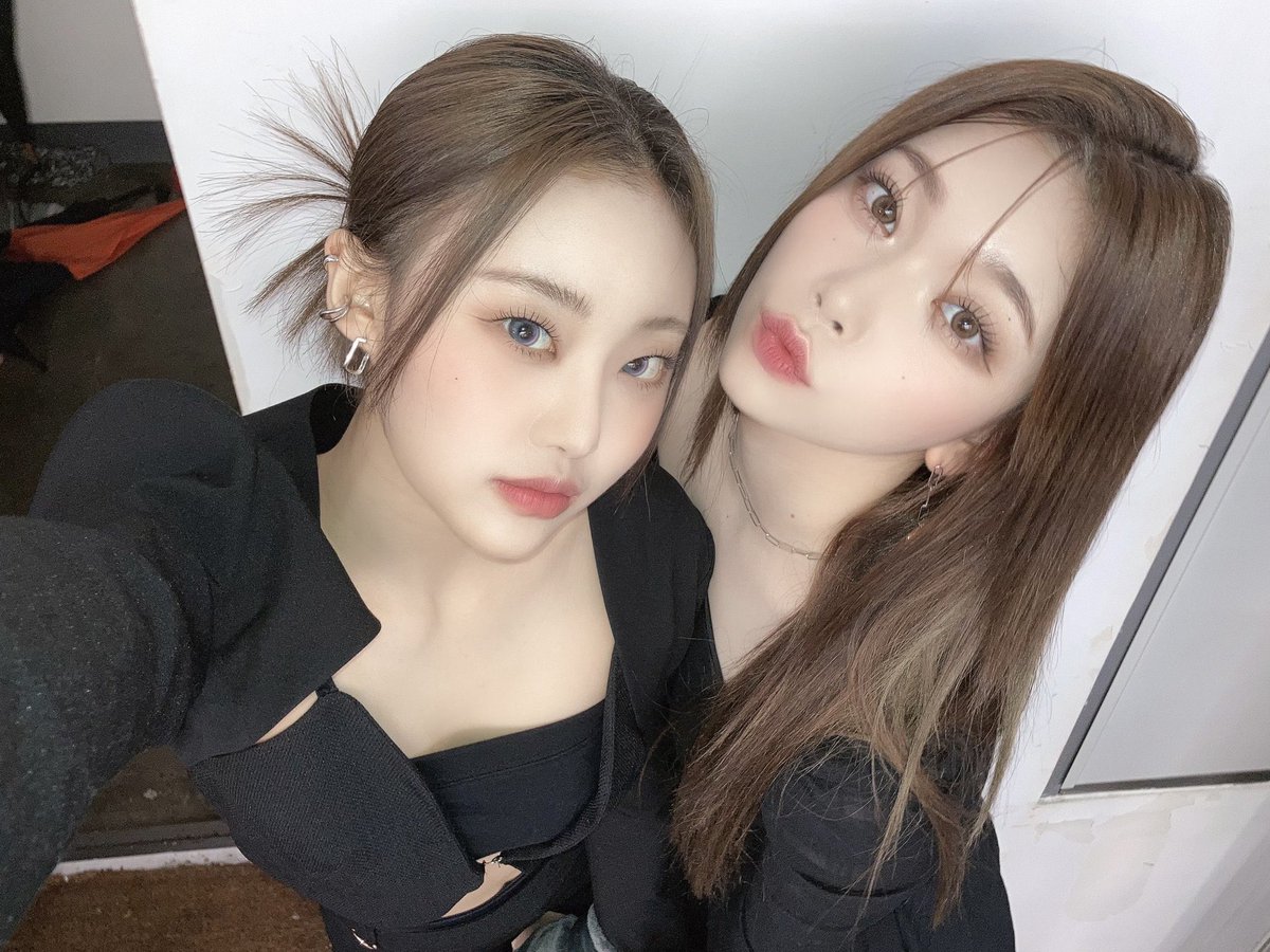 FranceBilllie's tweet photo. 21.09.22 | Trad 

[#SHEON] #Happy_tsuki_day
Ma précieuse meilleure amie Tsu-chan 🐰💕
Je te souhaite l’anniversaire le plus joyeux du monde 🥰
Soyons ensemble pour toujours, Daitsuki !!!! 💐🎁♥️

#Billlie_Letter https://t.co/8S2lOdj2z2