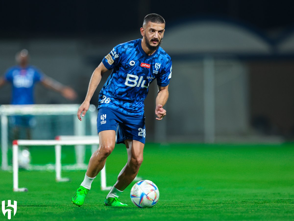 Alhilal_FC's tweet photo. 📸 رجعنا للتدريبات بمشاركة @AbduMalki88 🤩💙

#الهلال https://t.co/EiQ61ZRqWO