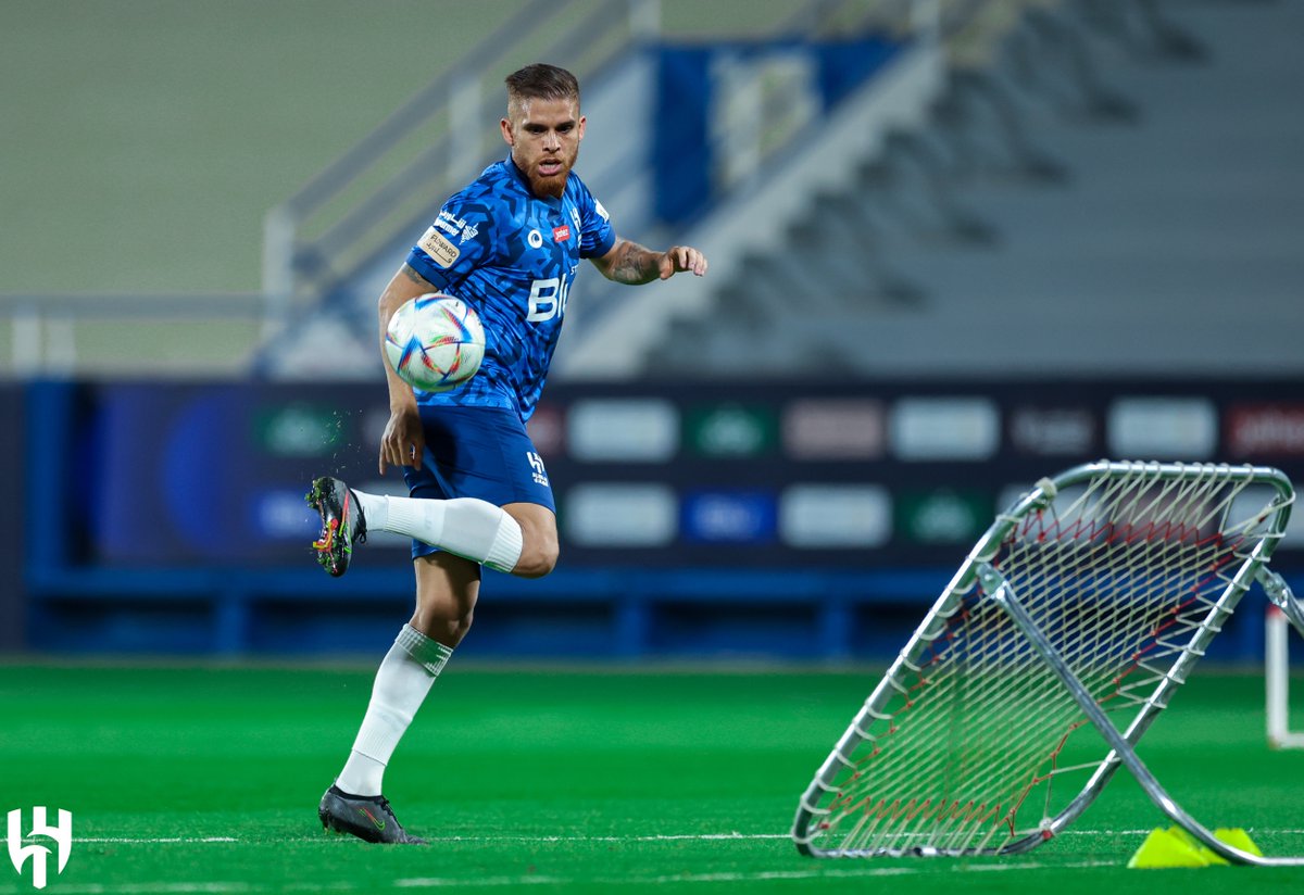 Alhilal_FC's tweet photo. 📸 رجعنا للتدريبات بمشاركة @AbduMalki88 🤩💙

#الهلال https://t.co/EiQ61ZRqWO
