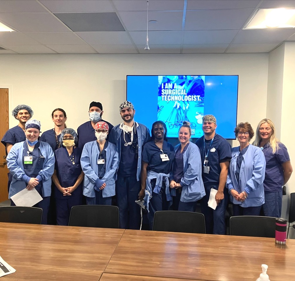 Lahey_Clinic's tweet photo. Sept. 18-24 is #NationalSurgicalTechnologistWeek! Surgical techs make the operating room run efficiently while ensuring patient safety &amp; so much more. Hats off to our #surgicaltechs! We're so grateful for them this week &amp; every week! https://t.co/l5EtINcIUO