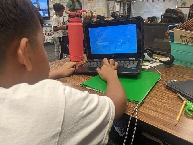 PusdMath_CLopez's tweet photo. Ms. Salas' class engaging in #iready personalized instruction. #mathinstruction #mypath @KelloggPUSD https://t.co/vrgRC702nh
