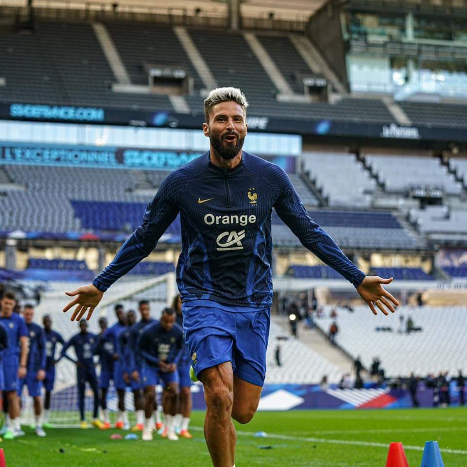 _OlivierGiroud_'s tweet photo. Always the same great feeling to be back there… looking forward for tomorrow! 🇫🇷💪🏼🙏🏼 #FierdetreBleus https://t.co/DMjdn44e19