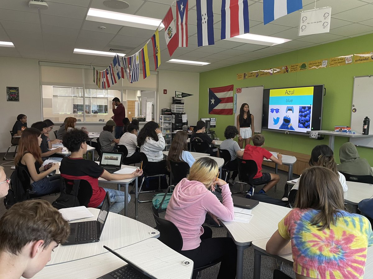KollerTX's tweet photo. Senora Flores paused from her life as a @DanielsonMiddle 8th Grader to co-teach Senor DeJesus’ Spanish I class to provide a lesson from a Venezuelan perspective when learning colores. #LiveSDMS https://t.co/HWpv4DofPH