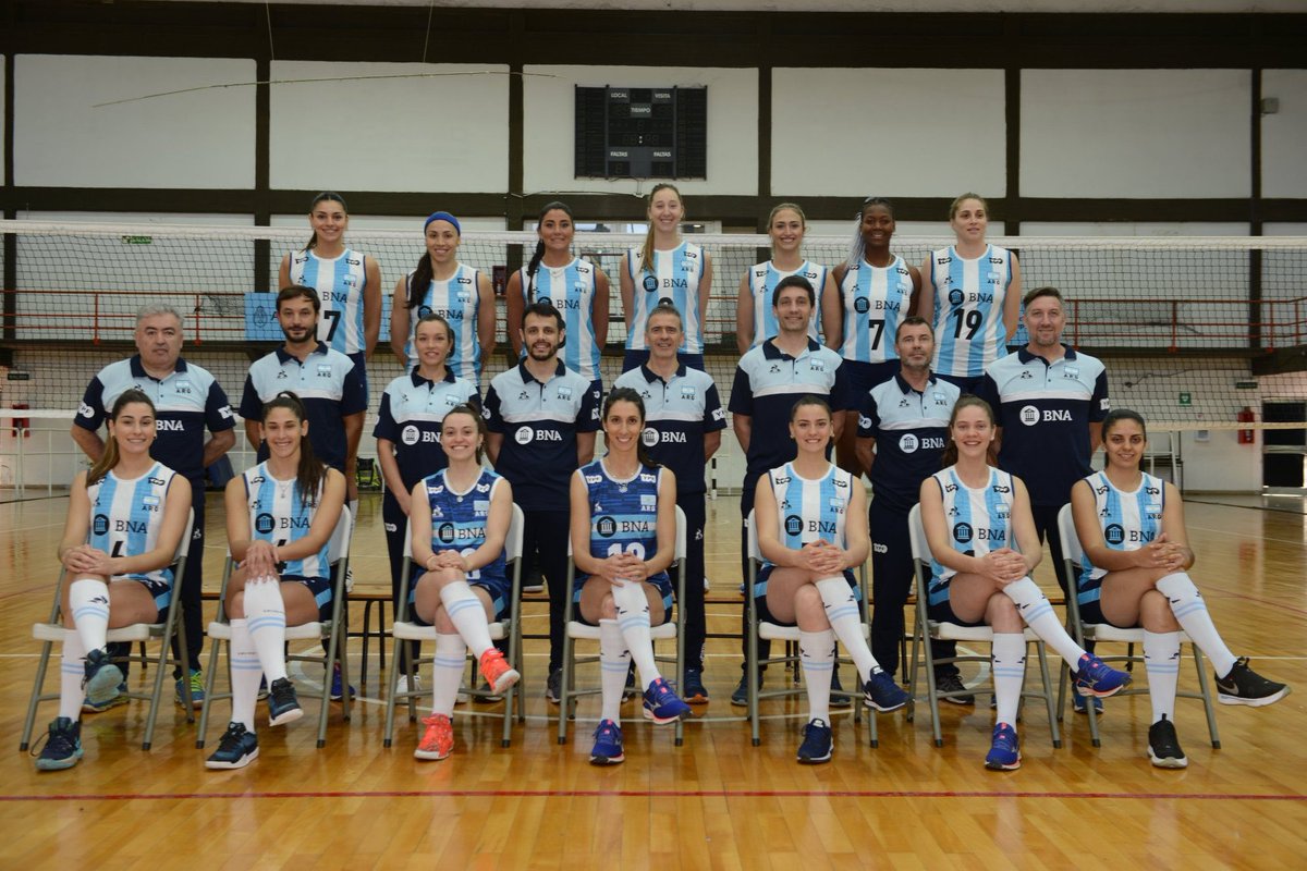 AndresPando_'s tweet photo. Las Panteras llegaron a Arnhem (Países Bajos) para jugar su Mundial. El domingo debutarán ante China y marcarán un hito para Argentina: es la primera vez que el seleccionado femenino participa en tres ediciones consecutivas. Pero obviamente no se conforman con eso... #WWCH2022 https://t.co/T5lTz71IKD