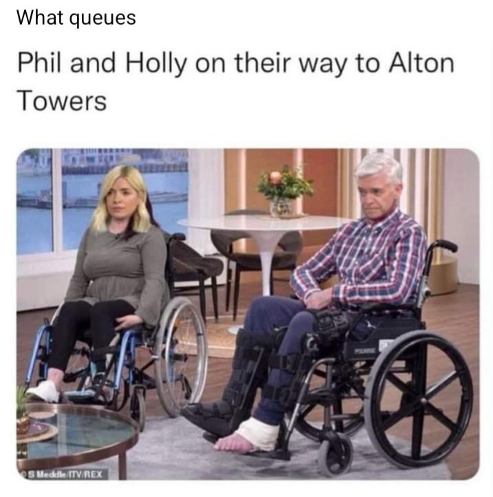 Northernish1's tweet photo. #whatqueues #HollyWilloughby #HollyandPhil #PhilipScofield https://t.co/yVWtBDgPMP