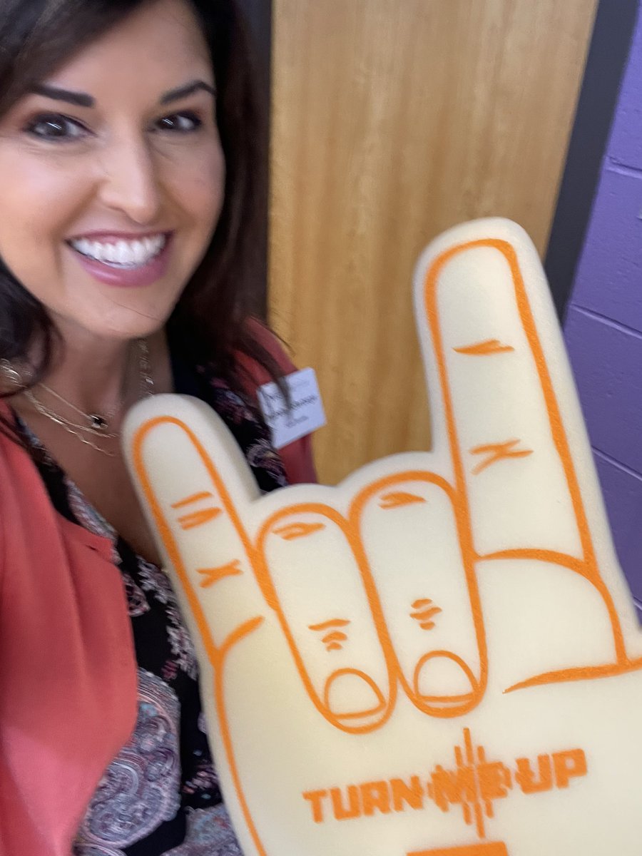 m_wolfenbarger's tweet photo. When a partner just gets you… Best. Gift. Ever. And on 🐊 week, at that! #VFL 🍊🧡#GBO 🍊🧡 #beatFL #TNSchoolfortheDeafRocks @NIETteach https://t.co/aMhlhvh1Qc