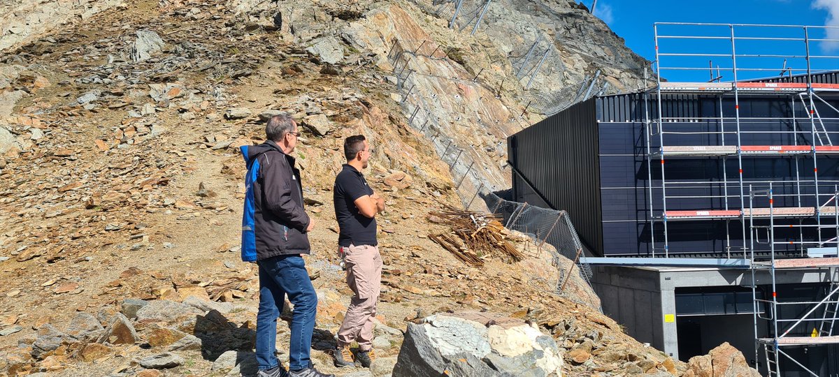 This month with the Kaunertaler Gletscherbahnen and Co. Grasberger we agreed on the deployment of the altitude adapted seed mixture on road cuts and new ski pists. The goal is biotic stabilzation on around 10.000m2 of slopes in this 1. test.  #Phusicos #NatureBasedSolutions