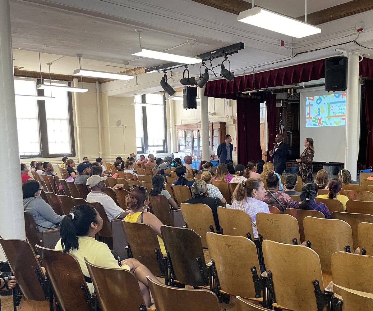 Ps28S's tweet photo. #Ps28XMtHope Principal Lothian and his administration welcome back parents for the first in person Parent TownHall and Parent Association meeting! #bronxstrong #parentsupport #gettingbacktonormal @NYCSchools @uftdistrict9 @UFT_Elementary @CSD9Bronx @Htown76 https://t.co/NScNXIYMpk