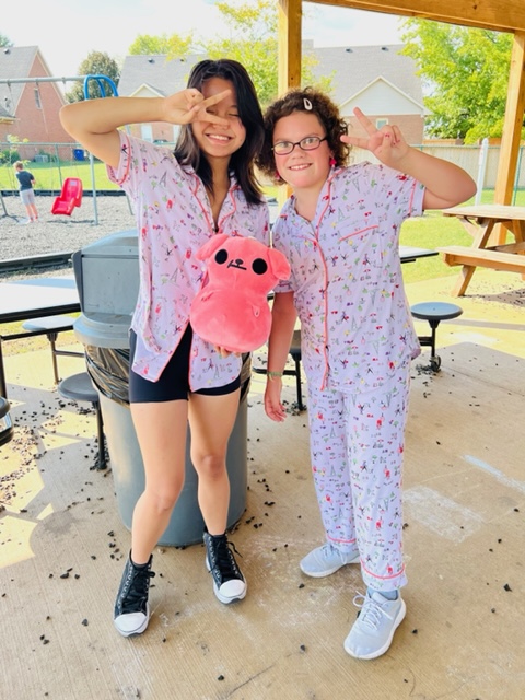 BriarwoodES's tweet photo. Check out these sixth graders and teachers in matching pajamas! #BRIGHTatBriarwood https://t.co/3yL3lvtrcG