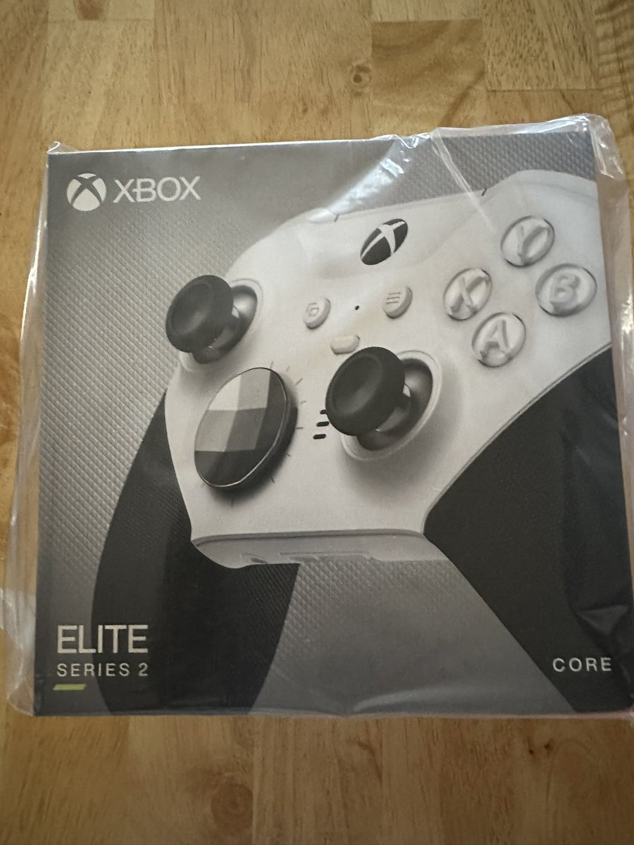Rogue11pro's tweet photo. Just pick up this bad boy to add to my collection. #XboxSeriesX #xboxcore @Xbox https://t.co/DlzBi6of8i
