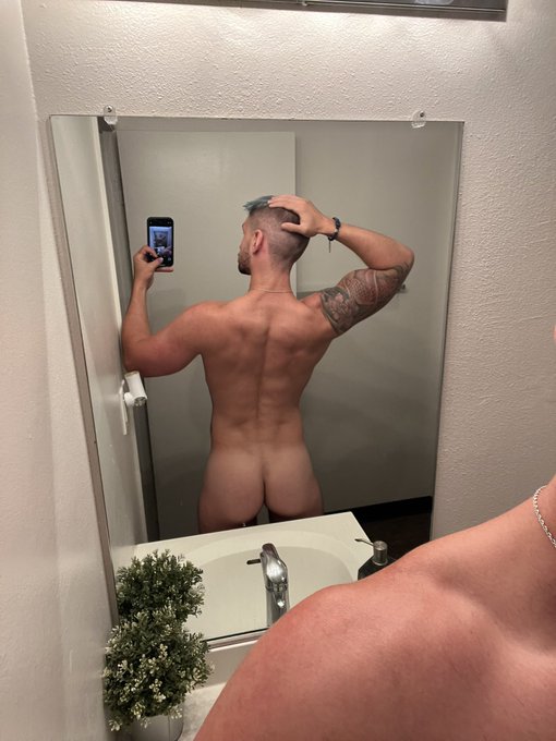 1 pic. Love how a fresh haircut feels ????♂?? https://t.co/q3GgpBKjNh