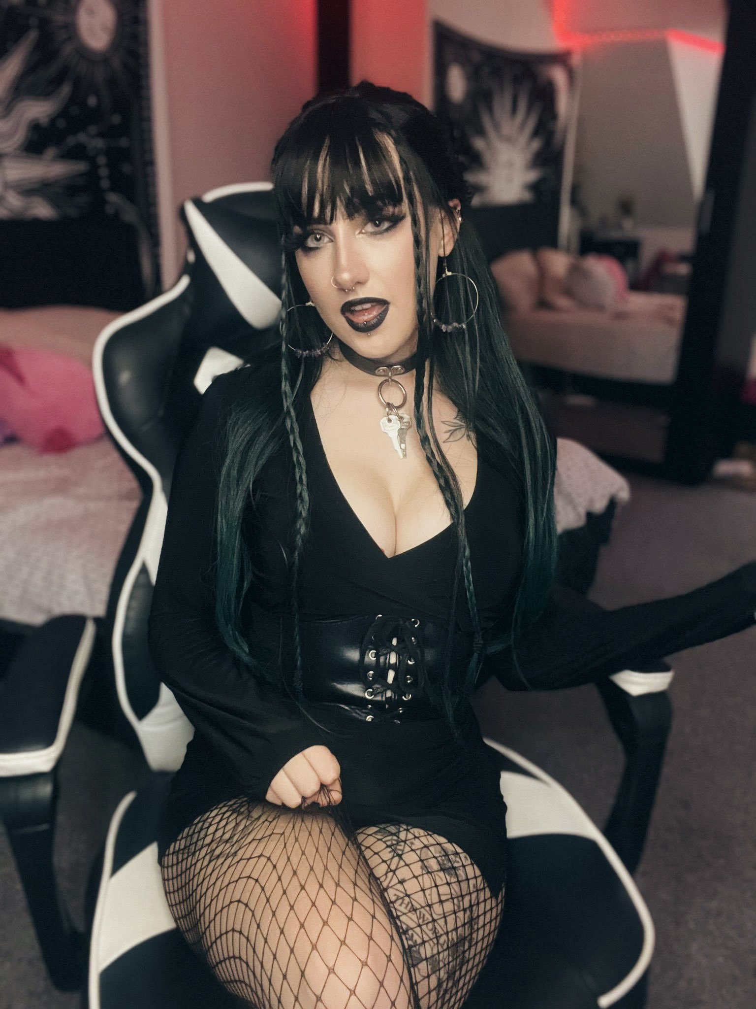 Goth Egg Onlyfans: A Trendsetter - vr5yvxd