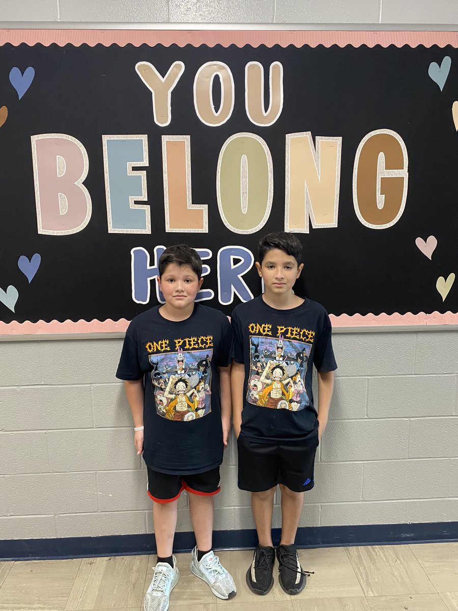 msmclean270's tweet photo. Seeing double @Warren_Elem for book fair week! #twinday https://t.co/XQAKhxrCRO