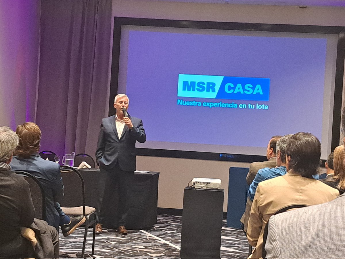juampyverardi's tweet photo. @GabrielRedolfi CEO de @MSRconstructora presentando en sociedad #MSRCASA 🏠
https://t.co/EfHkApkbFN https://t.co/vN8z9ScPs2