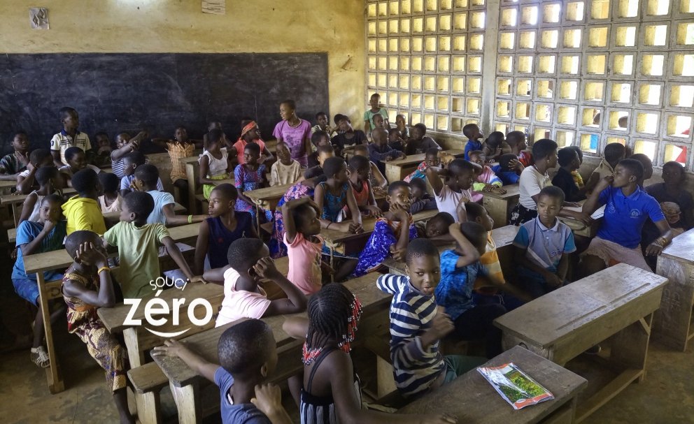 Jour 1 - « L'excellence » / Djagblé 2022 : échange sur l'importance de l'école 📚, les réseaux sociaux 📱 et découverte (projection vidéo) de quelques personnalités 👨🏽‍⚕️👩🏽‍⚕️👩🏽‍🏫👨🏽‍🔧 d'impact au Togo et en Afrique.