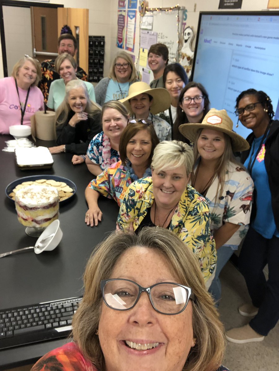lwalkermcms's tweet photo. It’s homecoming week at MCMS💛🖤 https://t.co/IvUW45Xhd6