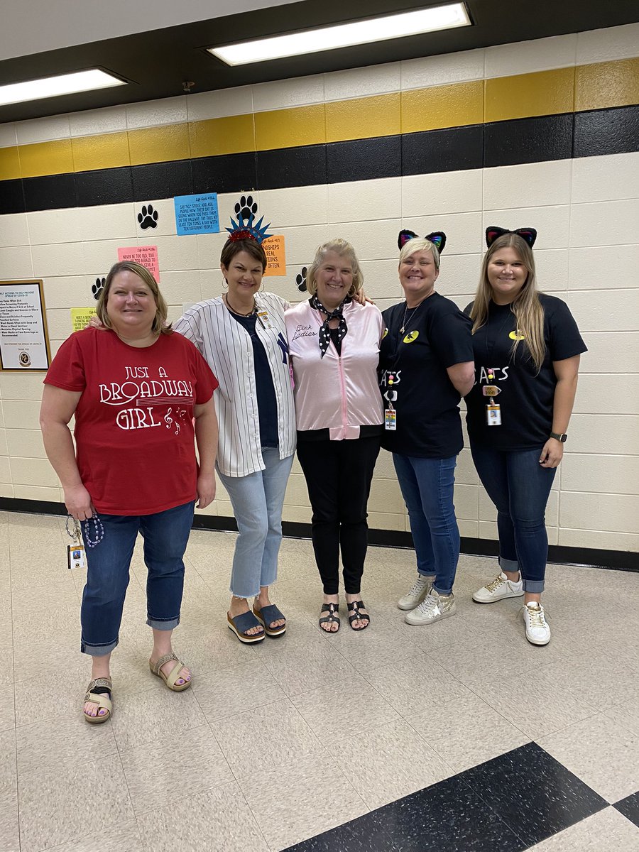 lwalkermcms's tweet photo. It’s homecoming week at MCMS💛🖤 https://t.co/IvUW45Xhd6