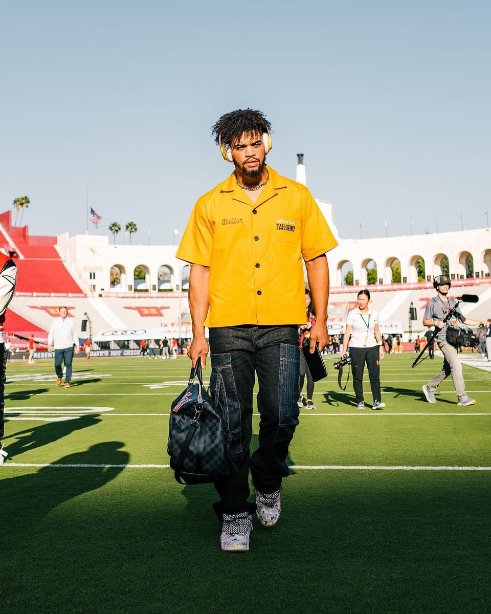 GQSports's tweet photo. .@uscfb is making a strong case as the most stylish team in college football 🔥 https://t.co/8jaRJv9evC