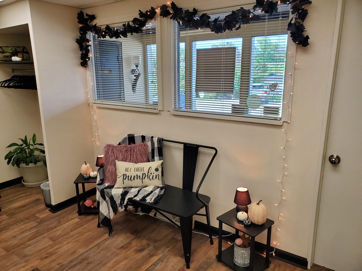 HaloSalonandHa1's tweet photo. #Seasons are changing again!  The #salon is ready to go!

#WelcomeFall #Autumn #Fall #FallYall #AutumnalEquinox #AutumnNights
#HaloSalon #HaloSalonGreensburgPA #Greensburg #Norwin #Irwin #Jeannette #Ligonier #Youngwood #NewStanton #Hunker #Hempfield #Murrysville #Westmoreland https://t.co/ciKADkqKbz