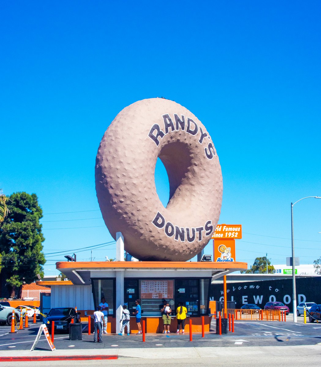 PictureComplete's tweet photo. "Love your curves and all your edges. All your perfect imperfections." #johnlegend https://t.co/YcsumMqBbz
#thecompletepicture #realestatephotography #realestatephotographer #commercialphotography #randys_donuts https://t.co/2HHFEaGCKJ