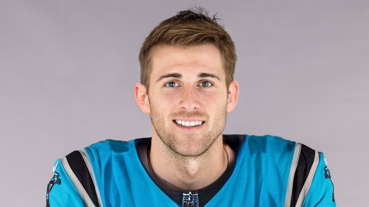 footballjessy's tweet photo. The following image is the result of blending all the faces of mediocre NFL quarterbacks: https://t.co/Ugs3JtSlx3