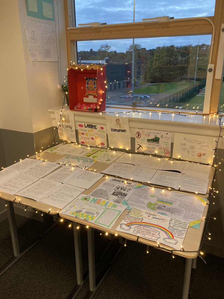EHSSocialSubs's tweet photo. RMPS invited parents and carers to put their thinking caps on to answer some ultimate questions during last nights S1 information evening! Parents and carers also got the chance to see some of the fantastic work of our S1’s! 📚 https://t.co/bfSlvUCIVI