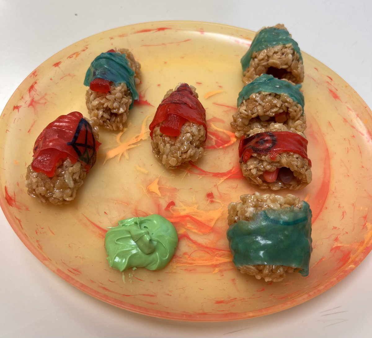 We had our first rice crispy treat competition in Culinary II! So much fun! <a href="/OTMSTigerPride/">Oregon Trail Middle School</a> @OlatheCTE