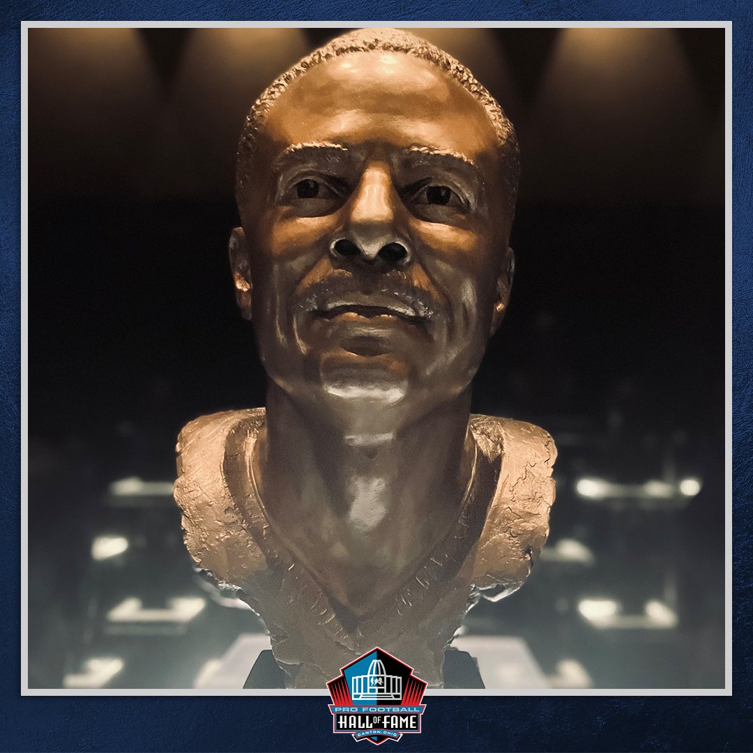 𝐑𝐞𝐜𝐨𝐠𝐧𝐢𝐳𝐞 𝐓𝐡𝐞 𝐁𝐮𝐬𝐭? The Pro Football Hall of Famer that this is the bronze bust of is________?